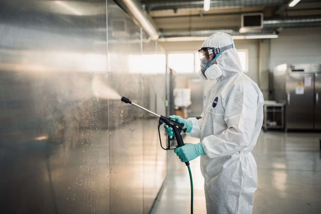 Vorbeugende Flächendesinfektion für Unternehmen – 2Brüder Gebäudereinigung & Entrümpelung